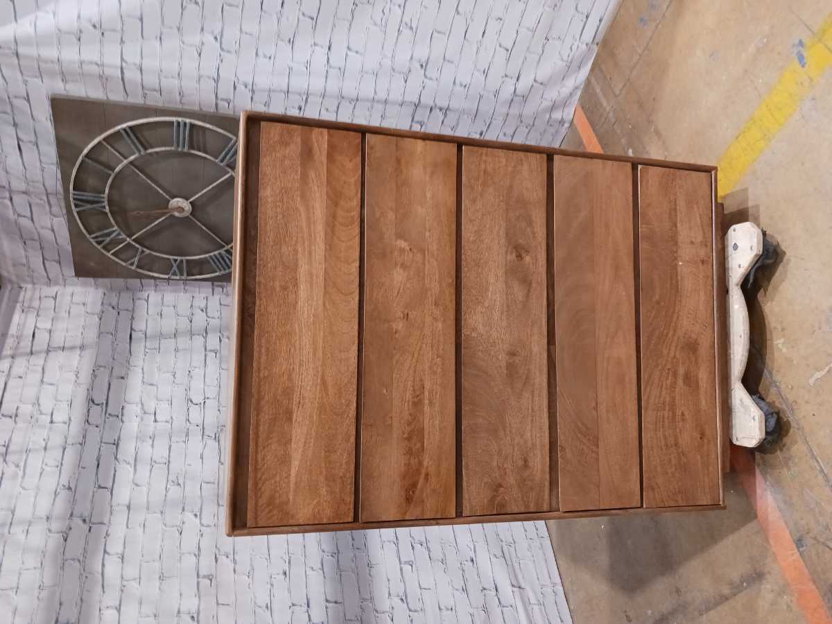 Isanti-Exclusive Chest - Gallery Image 11